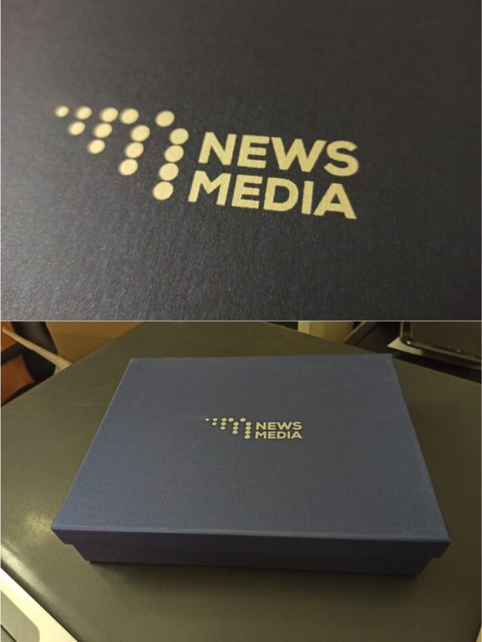 Коробка с логотипом компании
