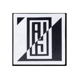 Логотип на светоотражающем лейбле