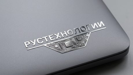 Металлические никелевые наклейки: монтаж, адгезия к пластику и стойкость к истиранию